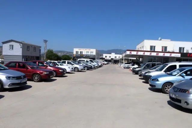 Samsun'da ikinci el oto pazarında bayram sonrası hareketliliği Samsun'da ikinci el oto pazarında bayram sonrası hareketliliği
