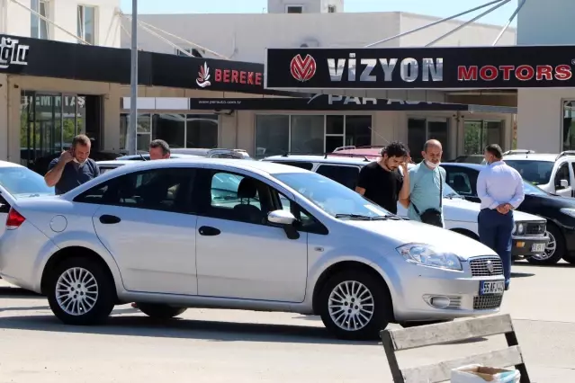 Samsun'da ikinci el oto pazarında bayram sonrası hareketliliği Samsun'da ikinci el oto pazarında bayram sonrası hareketliliği