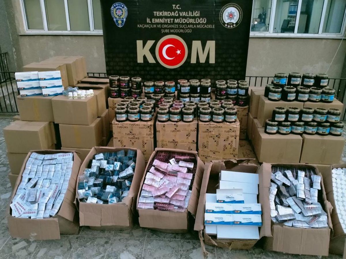 Tekirdağ\'da otomobilde bir ton bandrolsüz tütün ele geçirildi