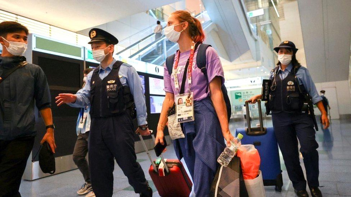 2020 Tokyo Olimpiyat Oyunları: Federasyonu eleştiren Belaruslu atlet ülkesine götürülmek istendi