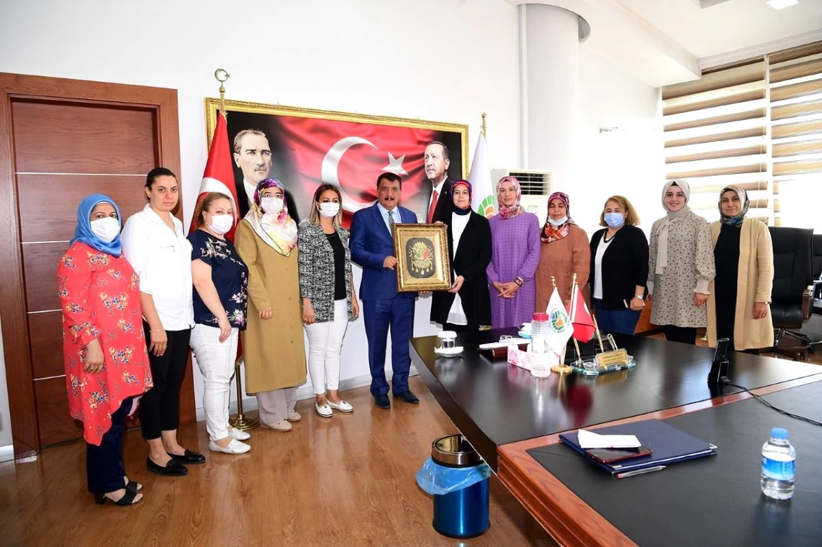 AK Parti Malatya Kadın Kolları\'ndan Başkan Gürkan\'a ziyaret