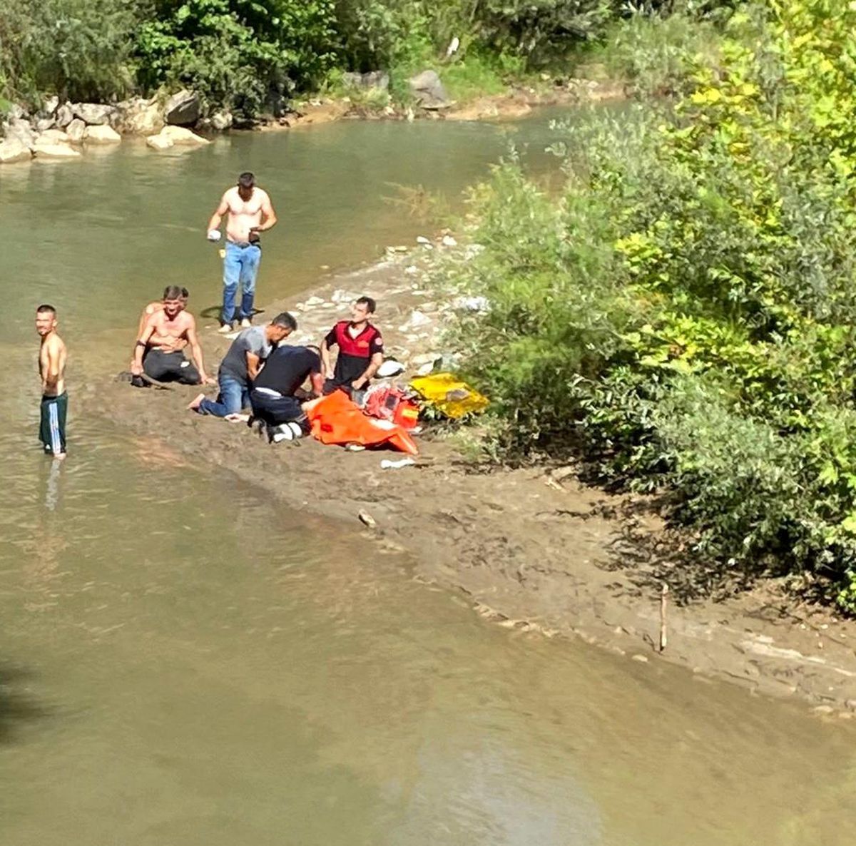 Balık tutmak için girdiği derede boğuldu