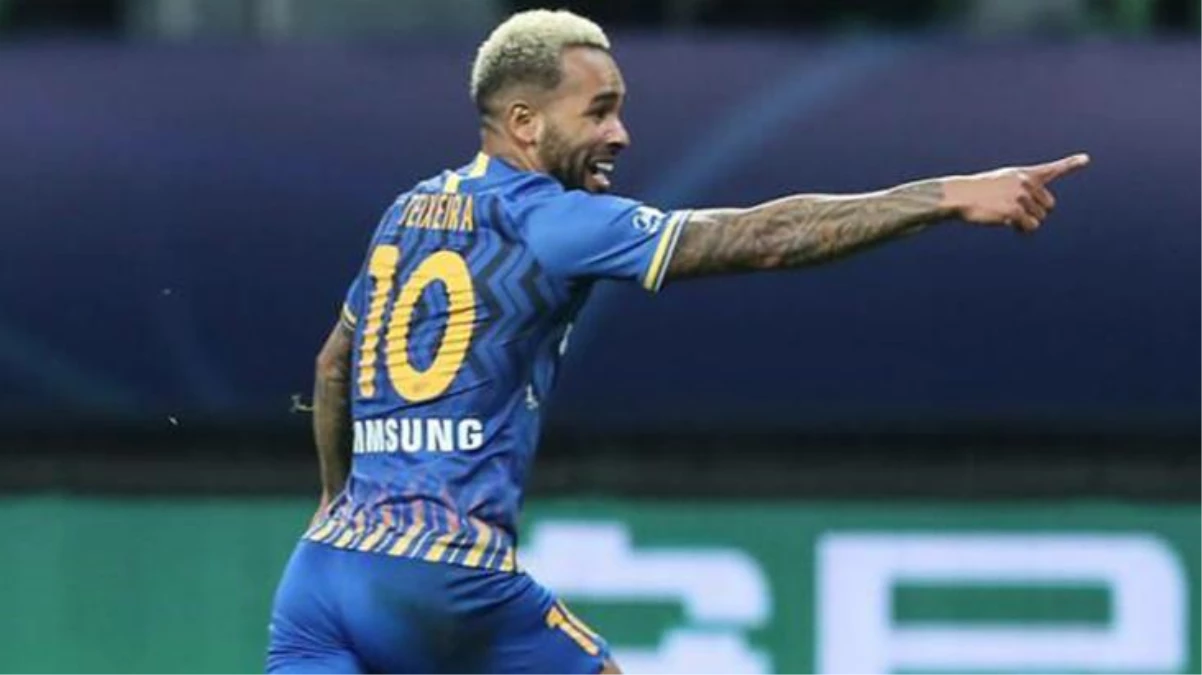 Siyah-beyazlıların yeni transferi Alex Teixeira\'nın en geç çarşamba gününe kadar İstanbul\'a gelmesi bekleniyor