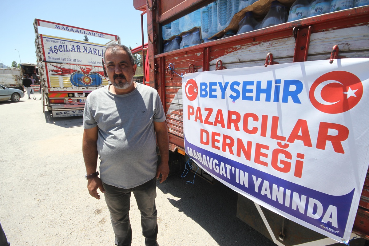 Beyşehirli pazarcılardan yangında zarar gören afetzedelere giyecek ve yiyecek yardımı