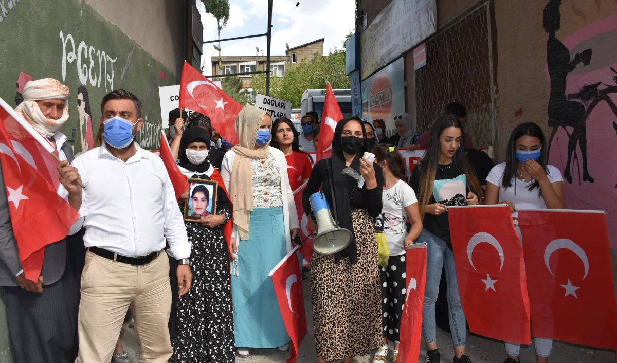 Diyarbakır\'da 3 ailenin daha evladına kavuşması Hakkarili anneleri umutlandırdı