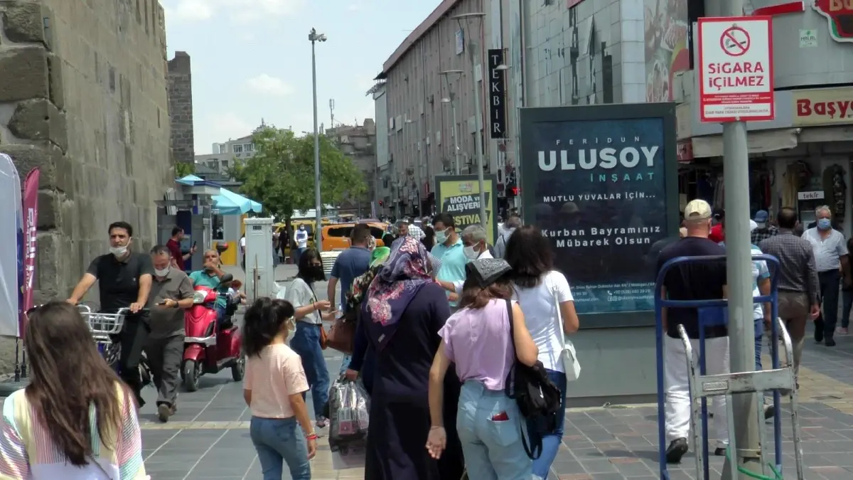 Gurbetçiler esnafın işlerine hareket getirdi