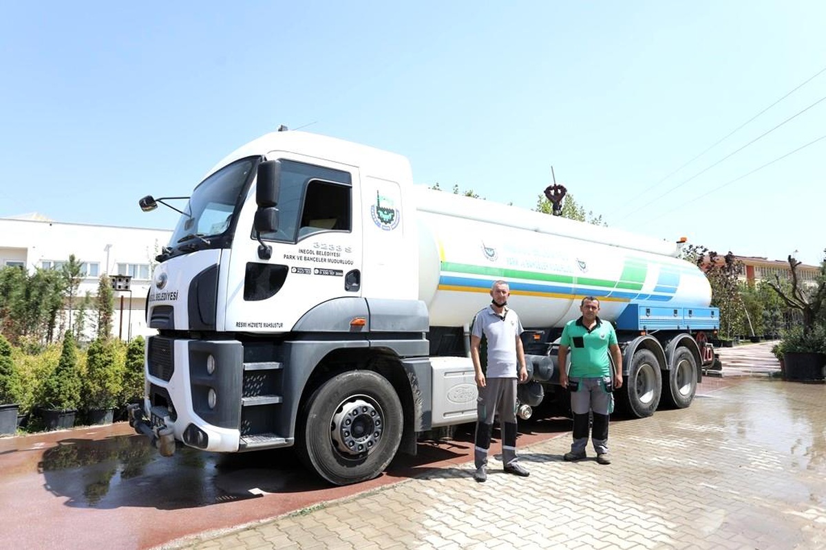 İnegöl Belediyesi\'nden yangın bölgesine araç desteği