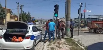 Kamyonet ile motosiklet çarpıştı: 1 yaralı