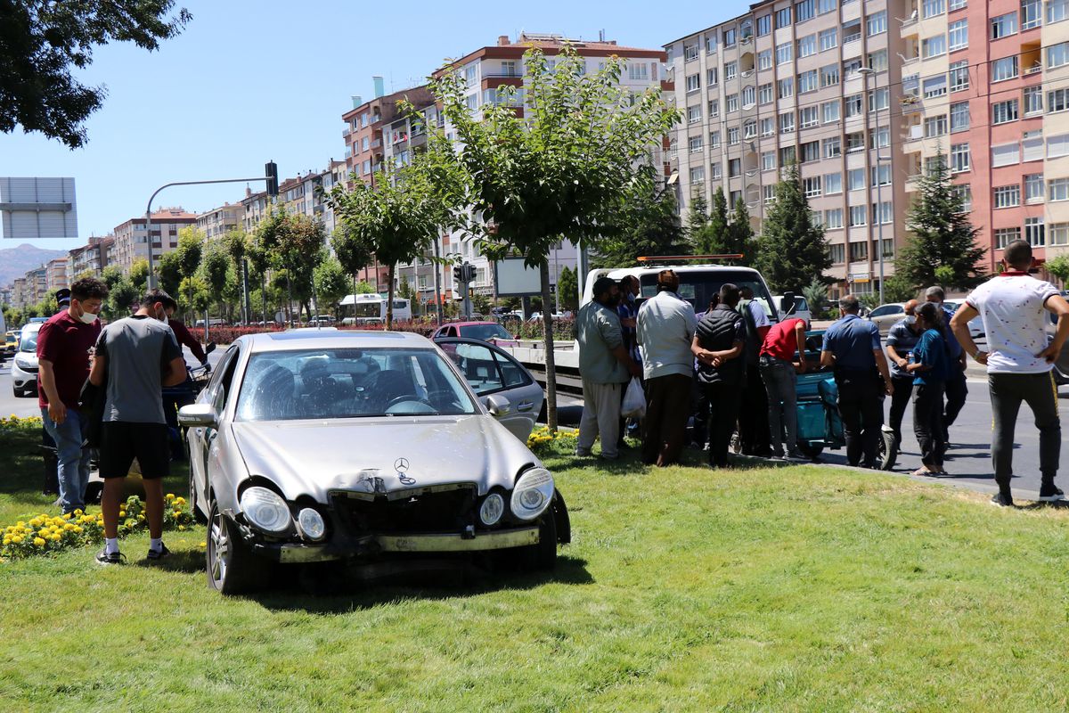 Son dakika haber: Kayseri\'de trafik kazası: 3 yaralı