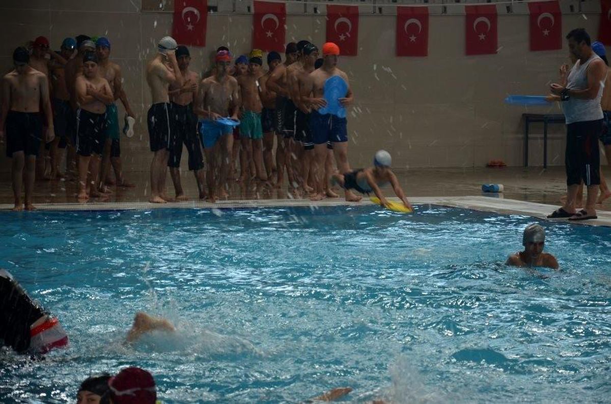 Malatya\'da yüzme bilmeyen çocuklara ve gençlere ücretsiz kurs
