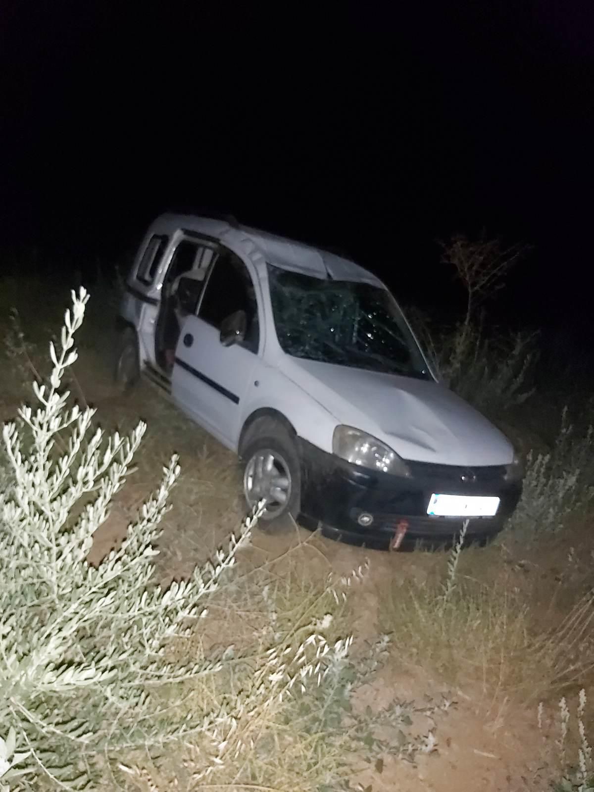 Manisa\'da hafif ticari araç şarampole devrildi: 3 yaralı