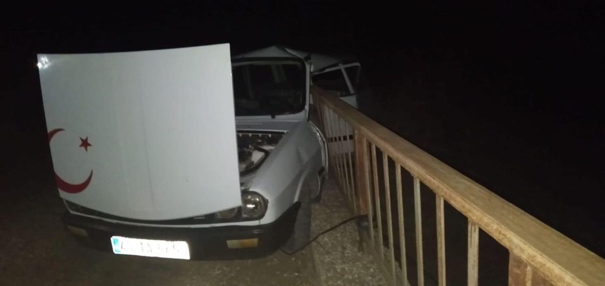 Manisa\'da köprü korkuluklarına çarpan otomobildeki 4 kişi yaralandı