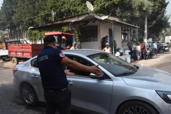 Milas'taki yangında rüzgarla yön değiştiren alevler Bodrum'un Mazı Mahallesi'ni yaktı (4)