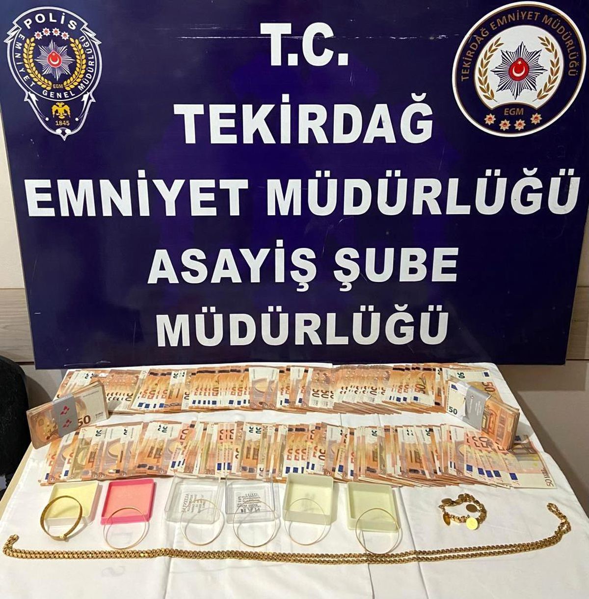 Tekirdağ\'da telefon dolandırıcıları iki yaşlı kadını 600 bin TL dolandırdı