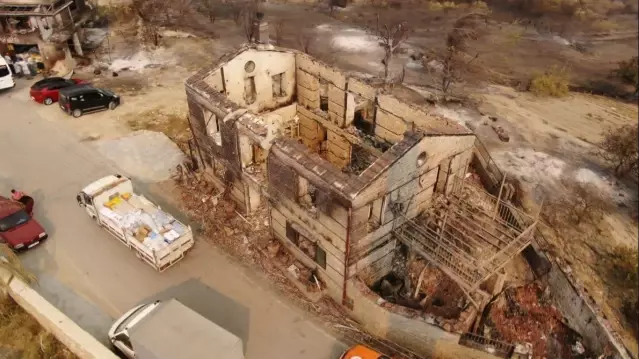 Yangında yok olan Kalemler mahallesi, havadan görüntülendi Yangında yok olan Kalemler mahallesi, havadan görüntülendi