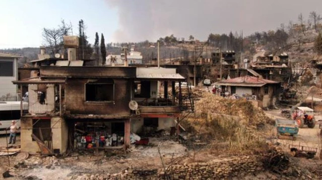 Yangında yok olan Kalemler mahallesi, havadan görüntülendi - Son Dakika