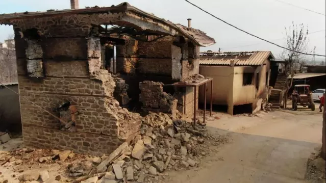 Yangında yok olan Kalemler mahallesi, havadan görüntülendi Yangında yok olan Kalemler mahallesi, havadan görüntülendi