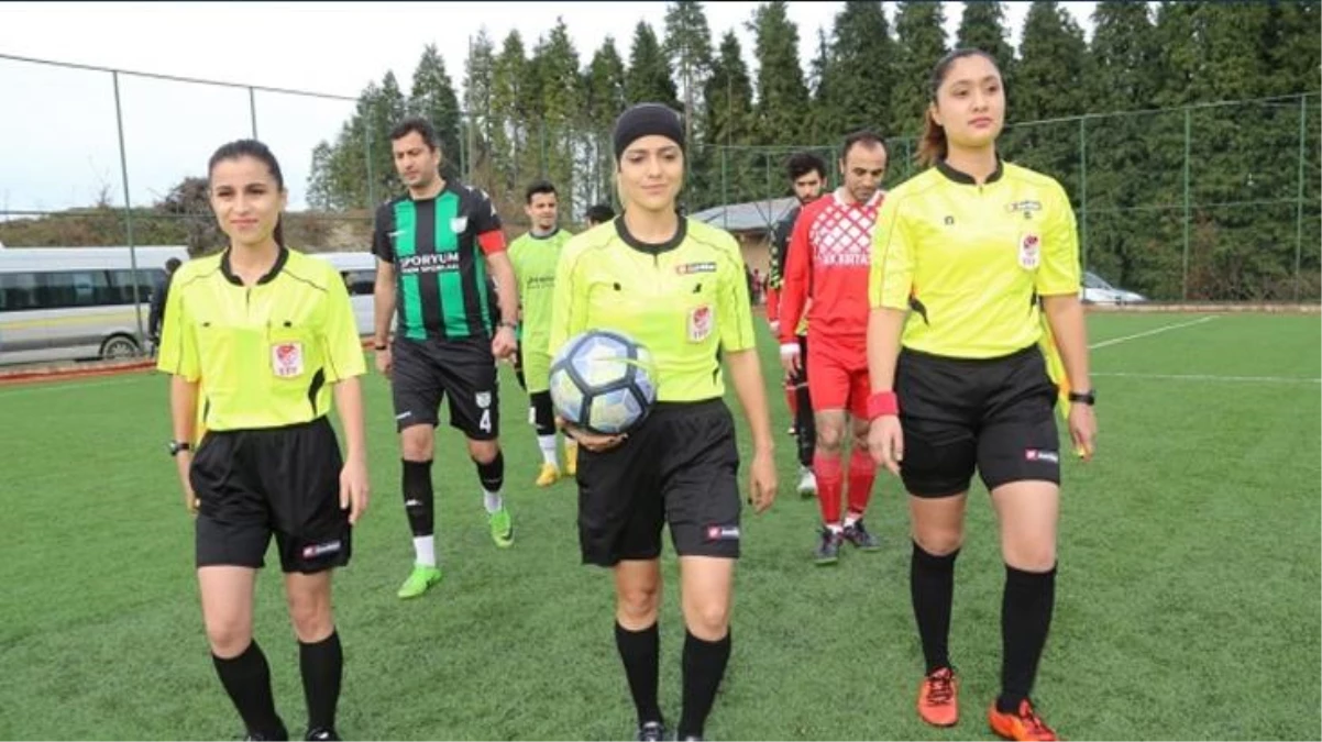 TFF Başkanı Özdemir\'den kadın hakem duyurusu! 2023 yılında Süper Lig\'de maç yönetmeye başlayacaklar