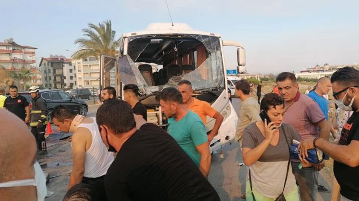 Manavgat\'tan bir kötü haber daha! Turistleri taşıyan tur midibüsü devrildi: 3 ölü, 16 yaralı