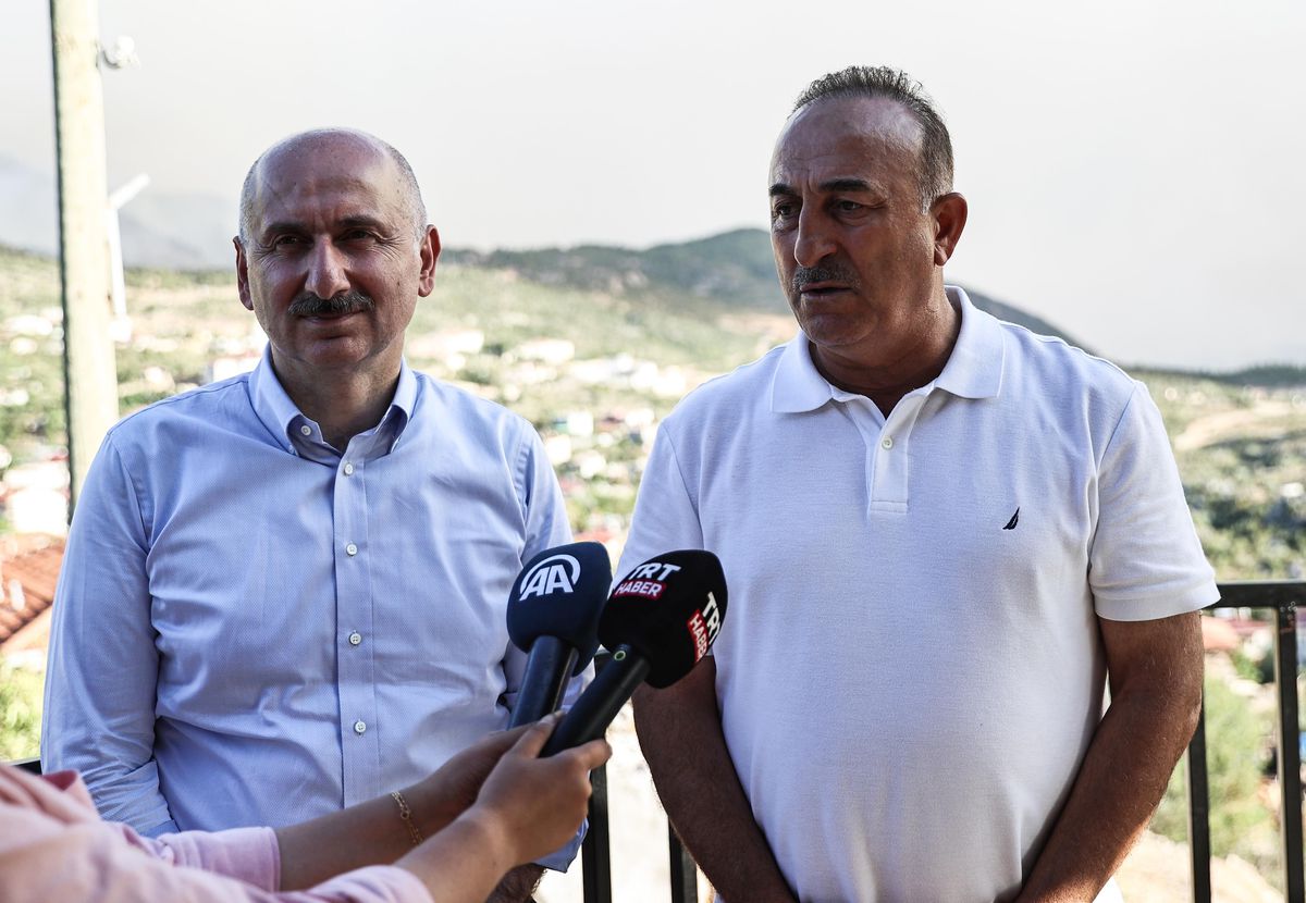 Son dakika haber | Bakanlar Çavuşoğlu ve Karaismailoğlu, Antalya Gündoğmuş yangın bölgesinde konuştu: (1)
