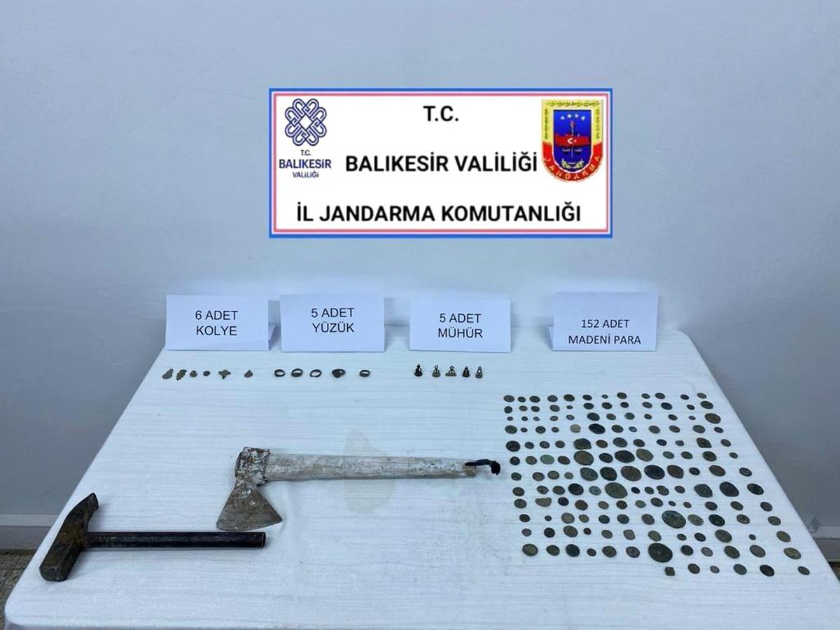 Balıkesir\'de jandarmadan tarihi eser operasyonu