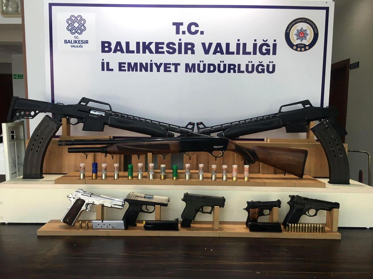 Balıkesir\'de polisten 35 şahsa \'Huzur\' operasyonu