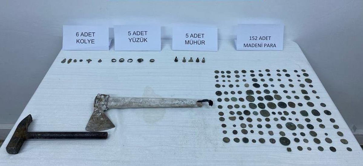 Son dakika haberleri: Balıkesir\'in İvrindi ilçesindeki tarihi eser operasyonunda 152 sikke ele geçirildi