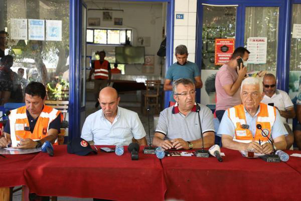 Belediye başkanları yangın yerinde