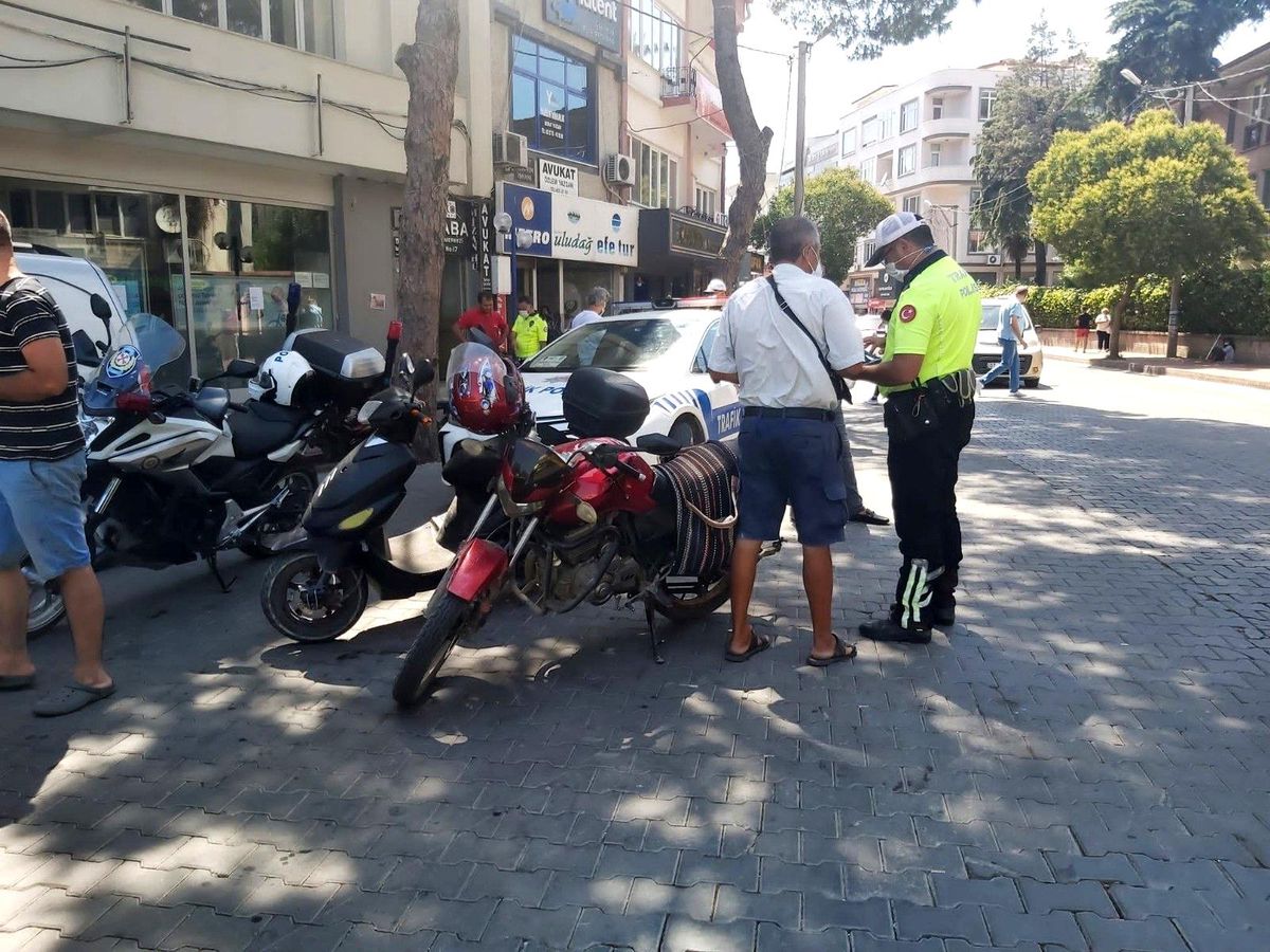 Burhaniye\'de trafik denetimleri artırıldı