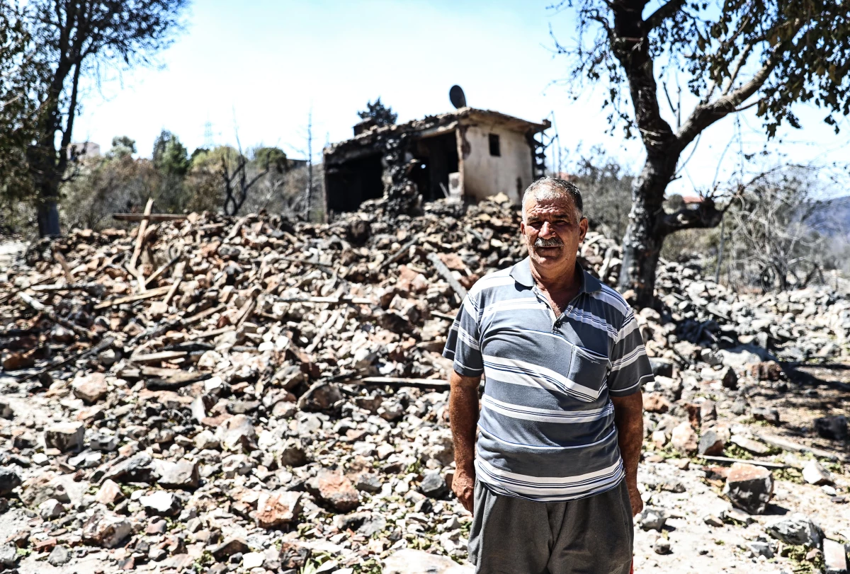 Çevre ve Şehircilik Bakanı Kurum, Akseki\'de yangından etkilenen vatandaşları ziyaret etti
