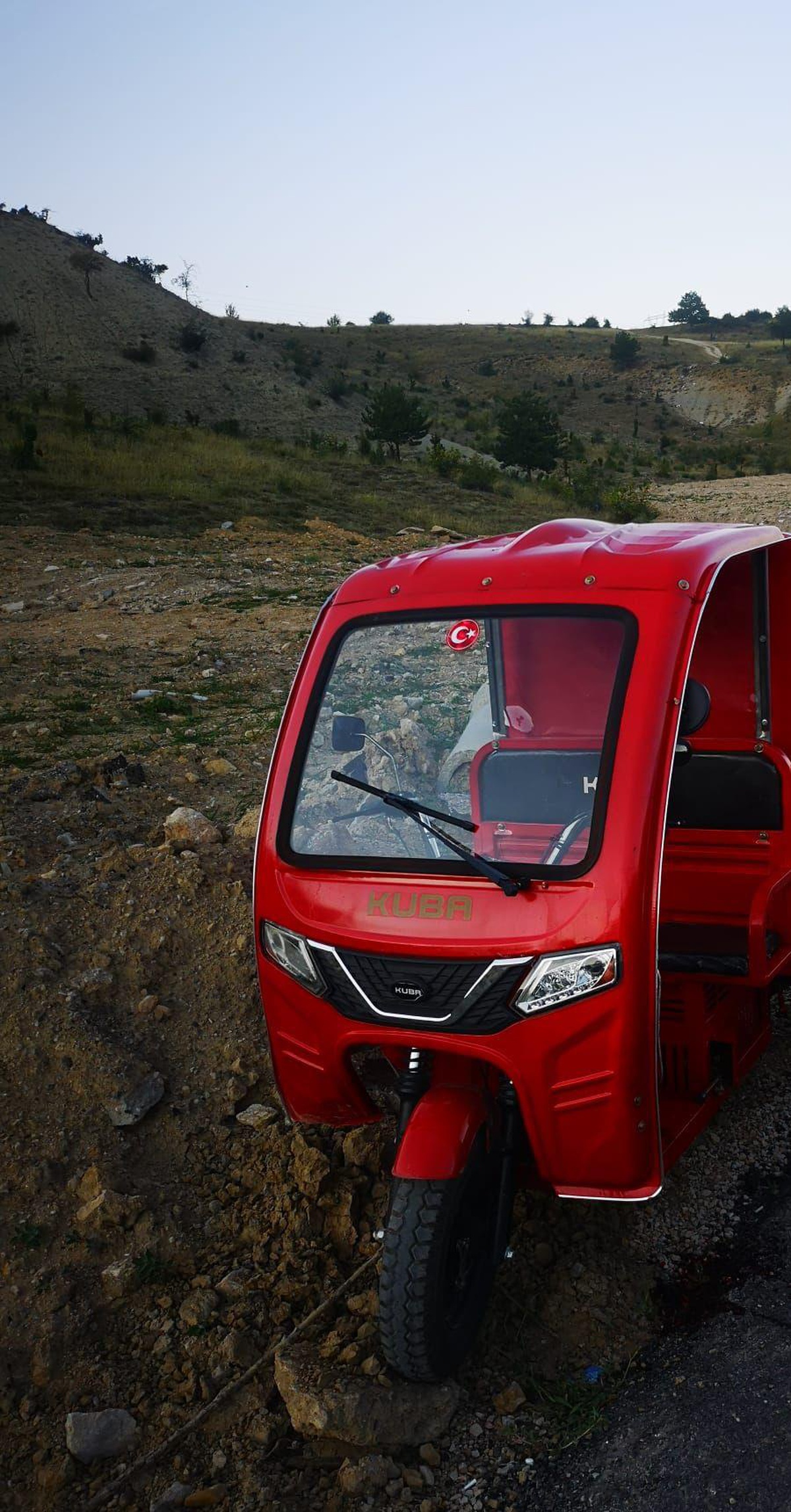 Hafriyat yığınına çarpan motosikletin sürücüsü ağır yaralandı