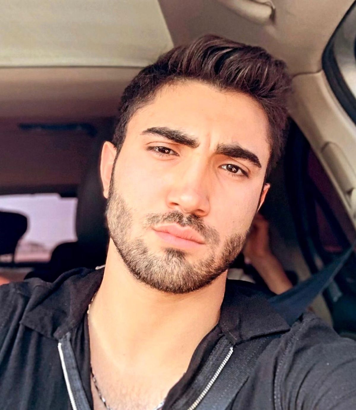 Havuzda başını çarpan genç kurtarılamadı