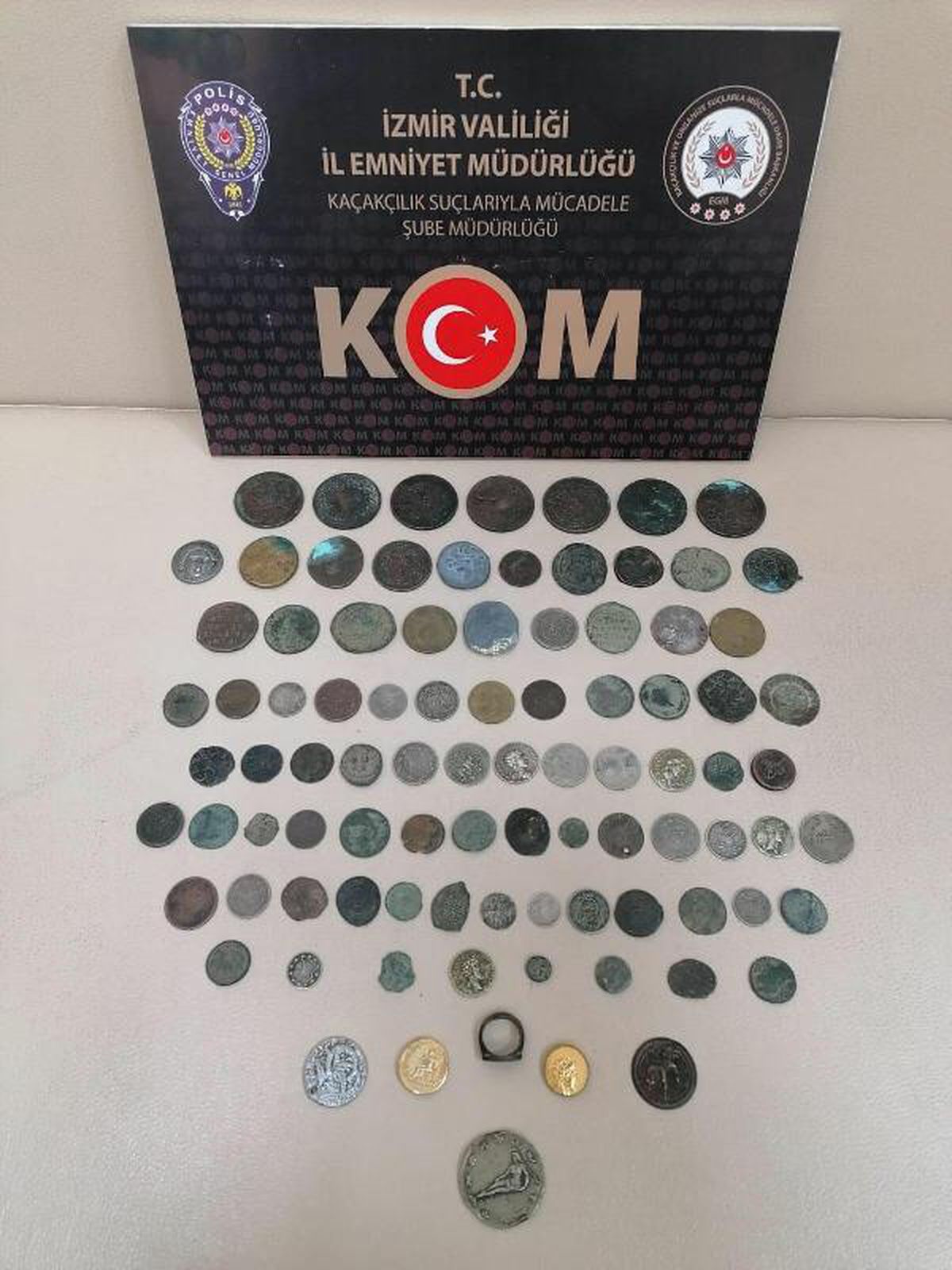 Son dakika haberleri | İzmir\'deki kaçakçılık operasyonlarında 16 şüpheli yakalandı