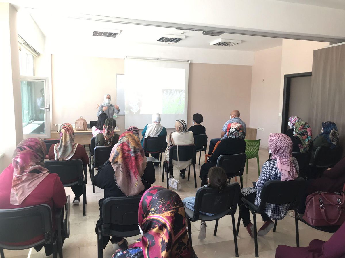 Karapınar\'da kadın çiftçi adaylarına lavanta yetiştiriciliği eğitimi verildi