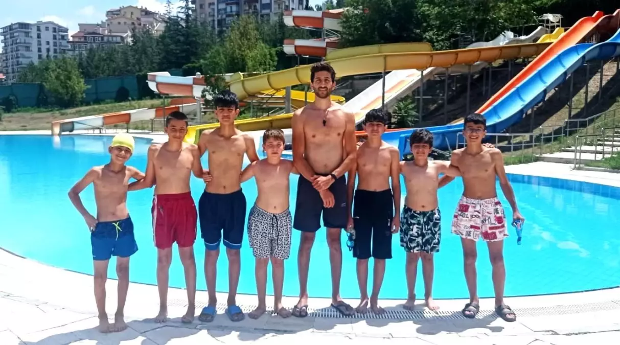 Keçiörenli minikler aqua parkta gönüllerince eğlendi