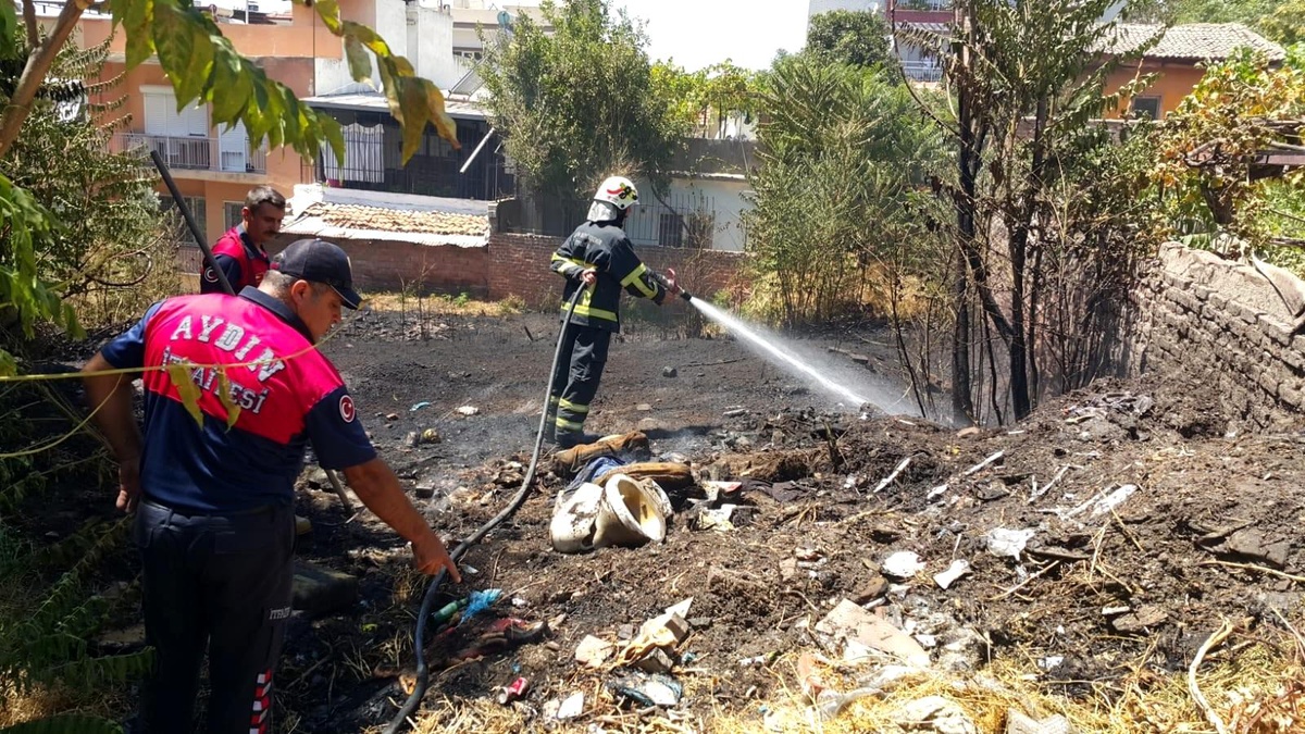 Otluk alanda çıkan yangın itfaiyenin zamanında müdahalesi ile söndürüldü