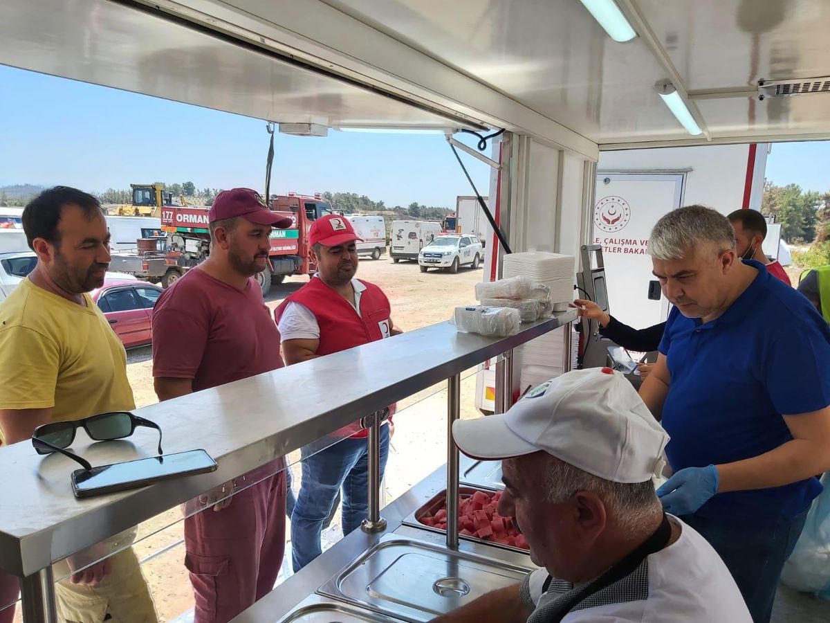 Pursaklar Belediyesince orman yangınlarının yaşandığı Osmaniye\'ye mobil aşevi gönderildi