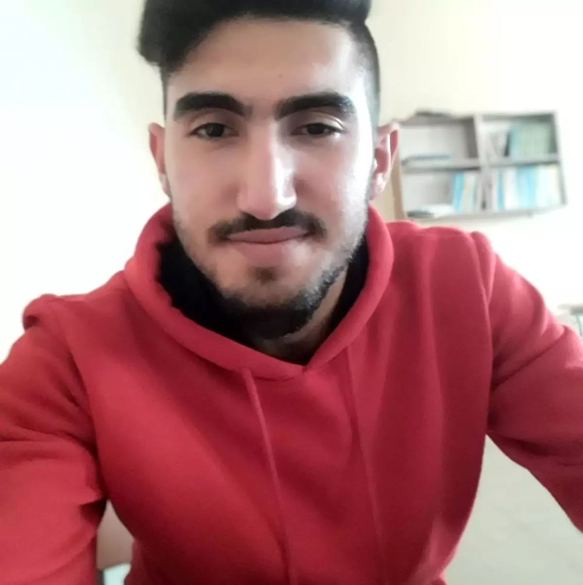 Serinlemek için girdiği havuzda boğulan genç, yaşam mücadelesini kaybetti