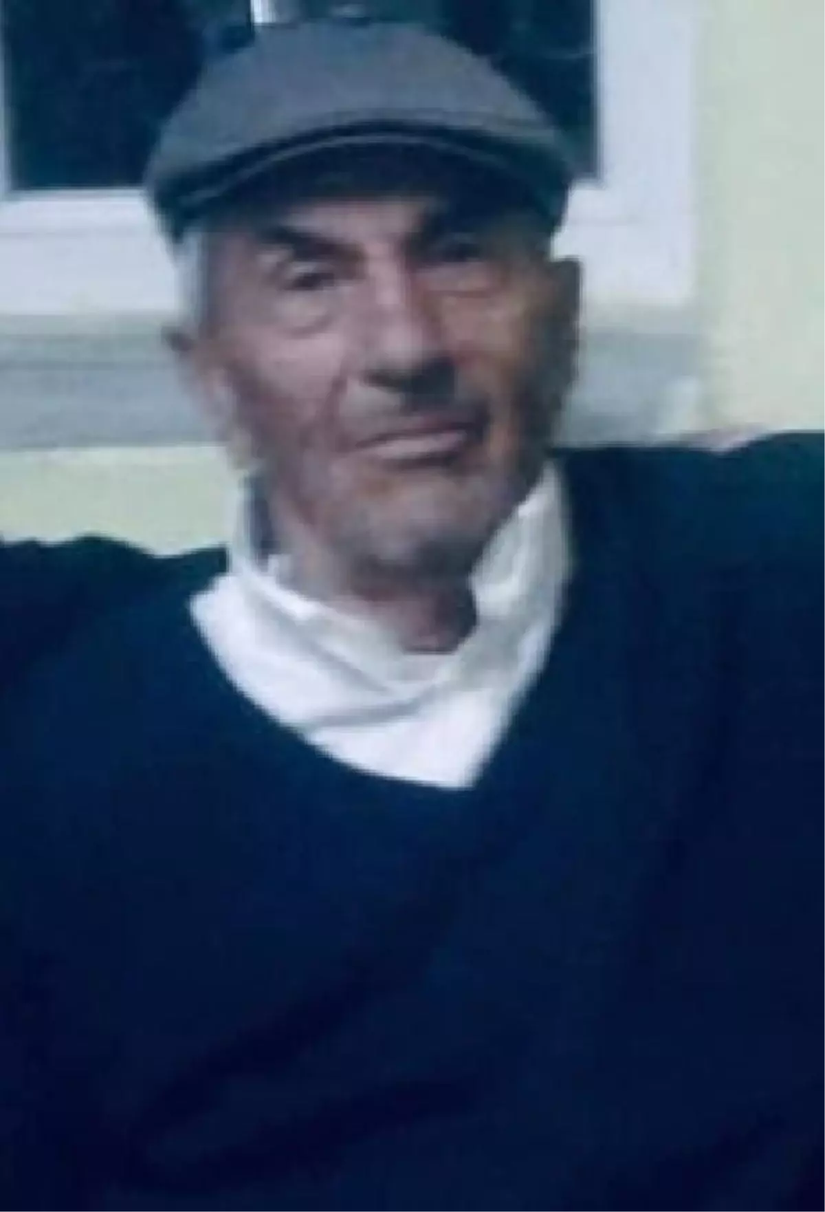 Traktörüyle cami duvarına çarpan sürücü öldü