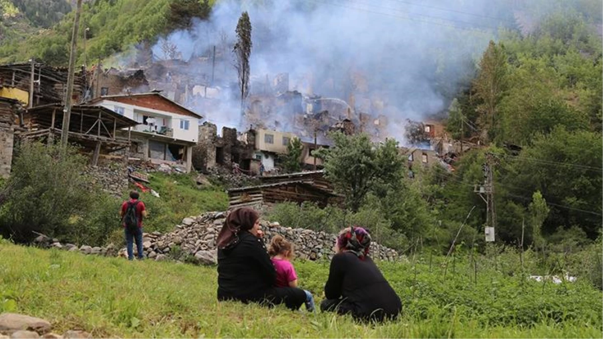 Alevleri yerleşim yerlerine sıçradığı Yusufeli ilçesinde 33 ev kullanılamaz hale geldi