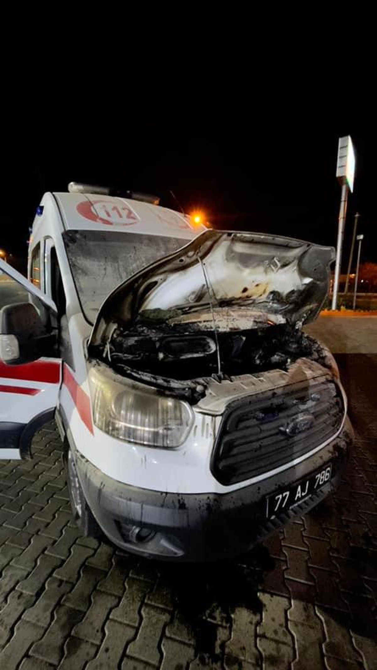 Son dakika... Antalya\'ya desteğe giden 112 ambulansı alev aldı