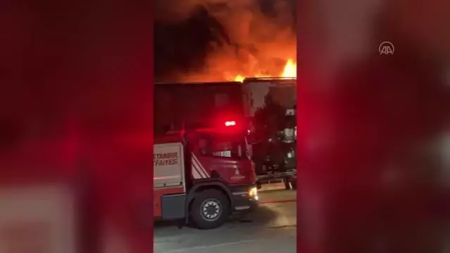 son dakika basaksehir de oto sanayi sitesindeki is yerinde yangin 2