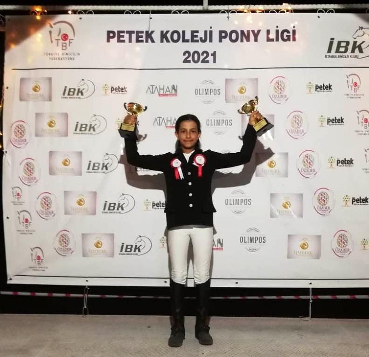 Binicilik kulübü sporcusunun birincilik başarısı