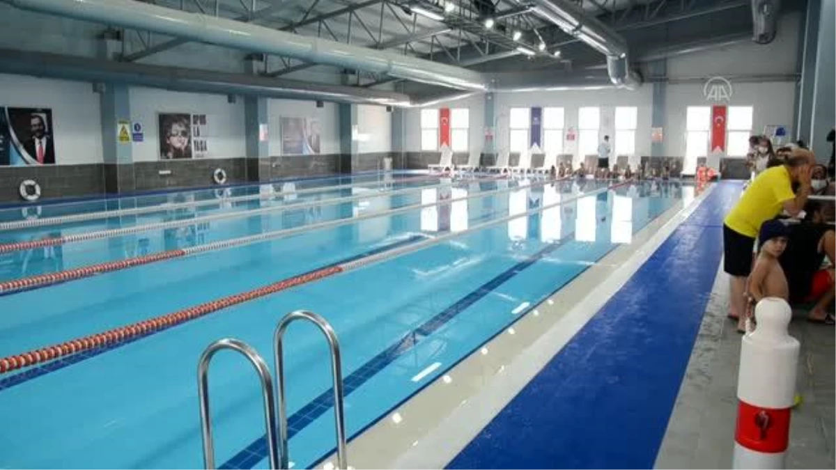 Demirci\'de yarı olimpik yüzme havuzu açıldı