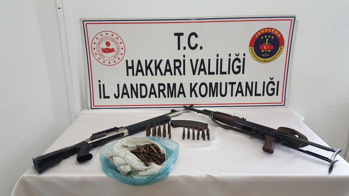 Hakkari\'de terör örgütü PKK\'ya yönelik operasyonda silah ve mühimmat ele geçirildi
