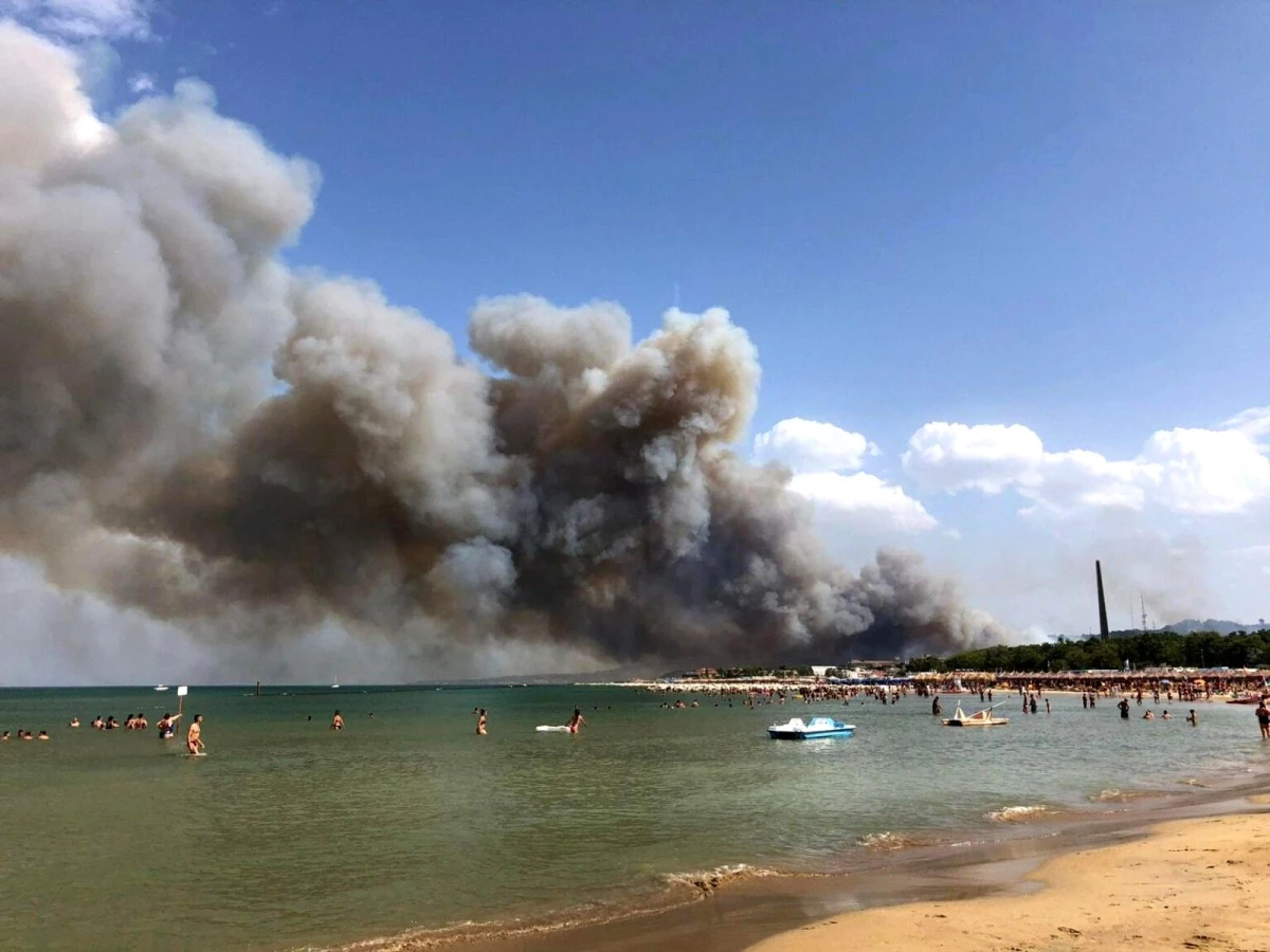 İtalya\'da orman yangınları ile mücadele sürüyor