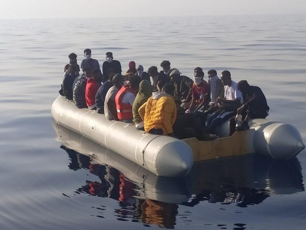 İzmir açıklarında 61 düzensiz göçmen kurtarıldı