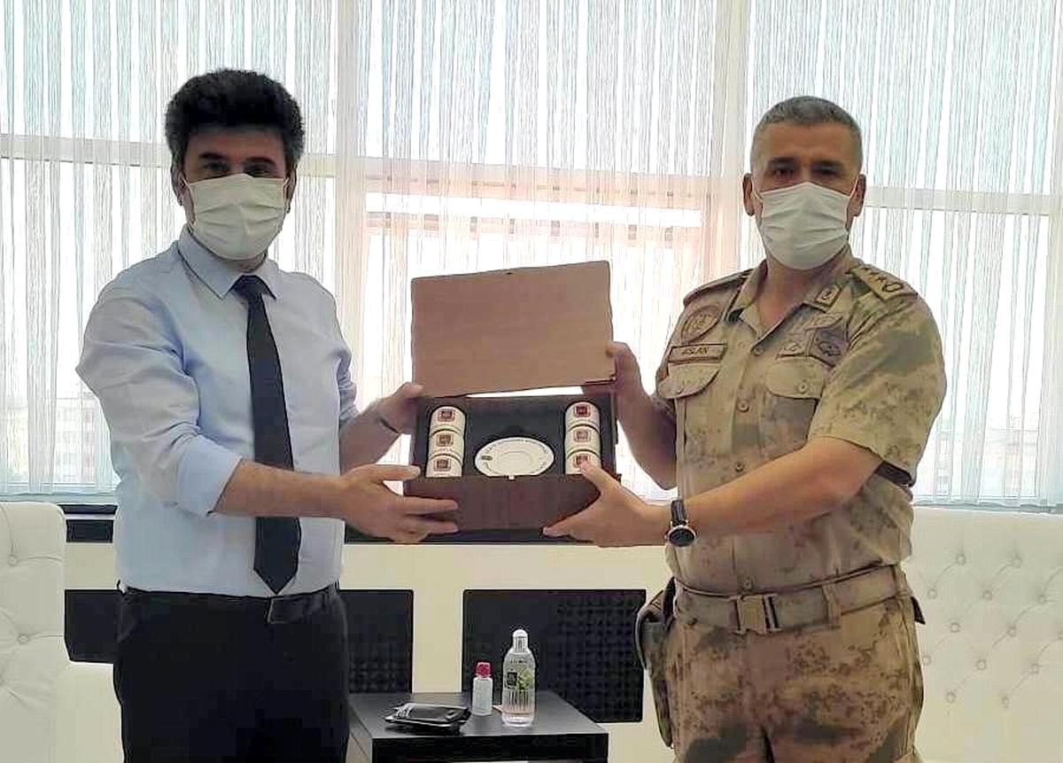 Jandarma komutanı Aslan, Rektör Karacoşkun\'la bir araya geldi