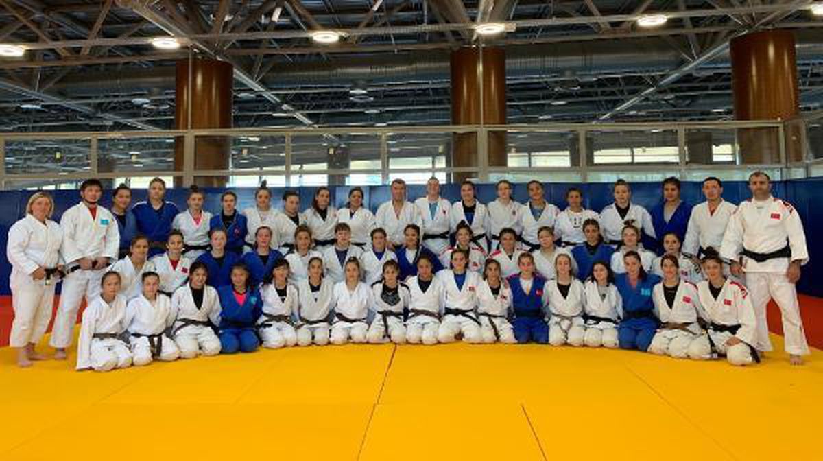 Judo Kadın Ümit Milli Takımı Burdur\'da ortak çalışma kampında