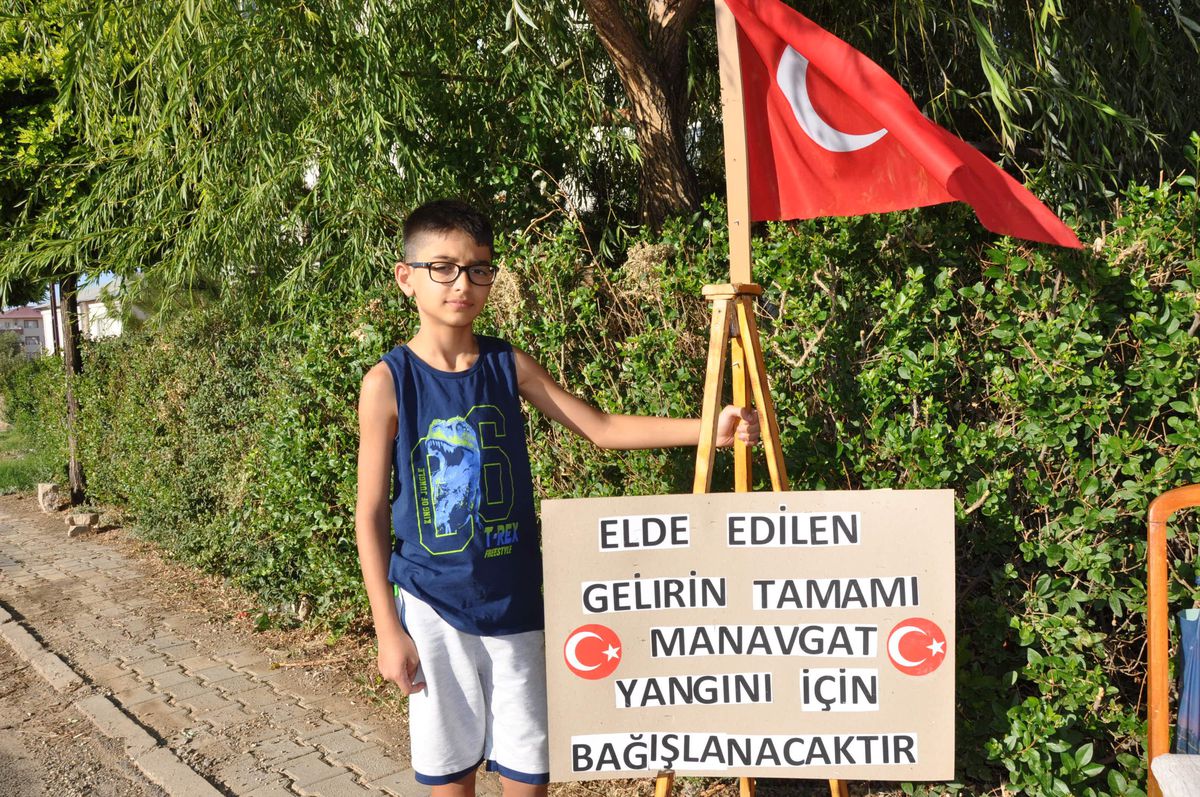 Son dakika haberleri | Kahramanmaraş\'ta limonata satan çocuklar elde ettikleri geliri yangın mağdurlarına yollayacak